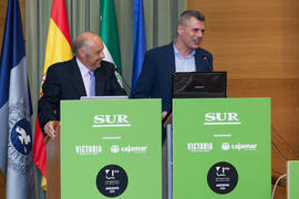 Francisco Ruano y Javier Ramírez en la presentación del coleccionable de Diario Sur "Estampas de Málaga 2". Edificio del Rectorado. Septiembre de 2016