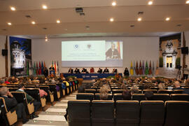 Imposición de la Medalla de Oro de la Universidad de Málaga a la Universidad de Granada. Paraninfo. Diciembre de 2016