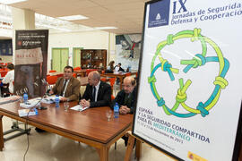 Presentación del libro de actas de las VIII Jornadas de Seguridad, Defensa y Cooperación. Facultad de Ciencias Económicas y Empresariales. Abril de 2015