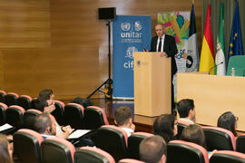 Conferencia de Kenneth Pennington. Curso "Radicalización violenta y terrorismo: desafíos contemporáneos a la seguridad". Cursos de Verano de la Universidad de Málaga. Málaga. Julio de 2018