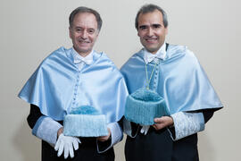 Retrato de Juan Antonio Perles y Antonio Soler previo a su investidura como Doctor "Honoris Causa" por la Facultad de Filosofía y Letras de la Universidad de Málaga. Paraninfo. Junio de 2016