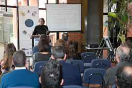 Enrique Navarrete en la presentación de la exposición bibliográfica "La Biblioteca Universitaria y el Turismo Sostenible en Málaga". Biblioteca General. Abril de 2017