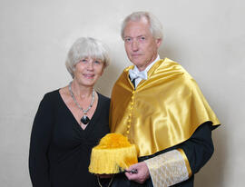 Retrato de Kjell Fuxe como Doctor "Honoris Causa" por la Facultad de Medicina de la Universidad de Málaga. Mayo de 2007
