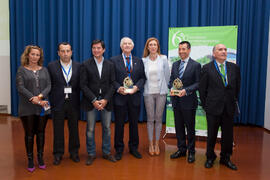 Foto de grupo tras la entrega de los premios "Cima-Un estilo de vida". 6º Congreso Internacional de Actividad Física Deportiva para Mayores. Escuela Técnica Superior de Ingeniería de Telecomunicaciones y de Informática. Marzo de 2015
