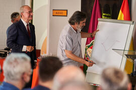 Inauguración del mural de Ángel Idígoras en la Facultad de Ciencias Económicas y Empresariales de la Universidad de Málaga. Campus de El Ejido. Junio de 2022