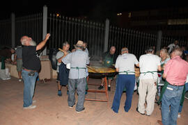 Paella para la fiesta de bienvenida a los alumnos de intercambio internacional de la Universidad de Málaga. Jardín botánico. Octubre de 2016