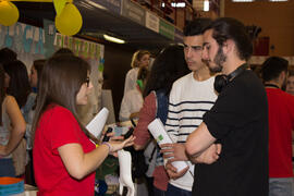 Estand de la Facultad de Ciencias de la Salud. Jornadas de Puertas Abiertas de la Universidad de Málaga. Complejo Polideportivo Universitario. Abril de 2015