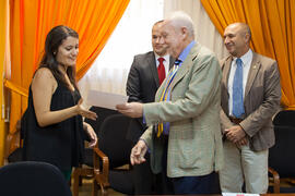 Entrega de Becas de la Cátedra Santander de Responsabilidad Social Corporativa. Facultad de Ciencias Económicas y Empresariales. Julio de 2015