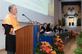 Lázaro Rodríguez Ariza en la imposición de la Medalla de Oro de la Universidad de Málaga a la Universidad de Granada. Paraninfo. Diciembre de 2016