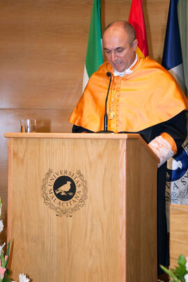 Investidura como Doctor "Honoris Causa" de D. José Manuel González Páramo por la Universidad de Málaga. Rectorado. Junio de 2011