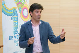 Conferencia de José Becerra. Curso "Los riesgos de una sociedad radicalizada". Cursos de verano 2019 de la Universidad de Málaga. Marbella. Julio de 2019