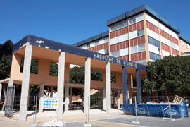 Obras en la fachada de la Facultad de Ciencias. Campus de Teatinos. Abril de 2019