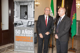 Francisco de la Torre y Eugenio José Luque en la inauguración de la exposición "Málaga, 50 años de la Facultad de Económicas" en el Archivo Municipal. Archivo Municipal. Noviembre de 2015
