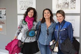 Fotografía de grupo en la inauguración de la exposición "Idígoras y Pachi. 50 años de la Facultad de Ciencias Económicas y Empresariales". Facultad de Económicas. Enero de 2016