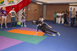 Actividad de baile. Jornadas de Puertas Abiertas de la Universidad de Málaga. Complejo Polideportivo Universitario. Abril de 2015