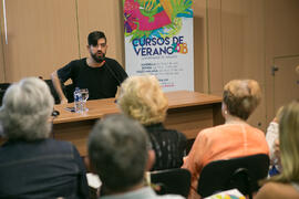 Manu Sánchez pronuncia su conferencia "El humor, un asunto muy serio". Curso de Verano "El humor en las artes escénicas". Marbella. Julio de 2018