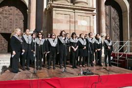 Coro Oficial de la Universidad de Málaga. Acto de la Hermandad de los Estudiantes en la Catedral. Plaza del Obispo, Málaga. Marzo de 2018