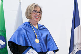 Adelaida de la Calle en su imposición de la Medalla de Oro de la Universidad de Málaga. Paraninfo. Mayo de 2016