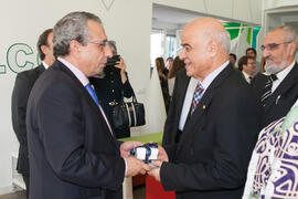 José Ángel Narváez y Hamid Al-Naimiy en la inauguración de la Oficina de la Universidad de Sharjah, Emiratos Árabes. Jardín Botánico. Noviembre de 2015