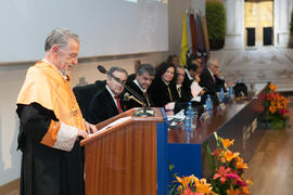 Lázaro Rodríguez Ariza en la imposición de la Medalla de Oro de la Universidad de Málaga a la Universidad de Granada. Paraninfo. Diciembre de 2016