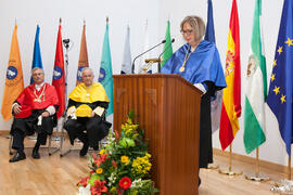 Adelaida de la Calle en su imposición de la Medalla de Oro de la Universidad de Málaga. Paraninfo. Mayo de 2016