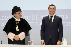 José Ángel Narváez y Juan Manuel Moreno Bonilla. Solemne Acto de Apertura del Curso Académico 2022/2023 de las Universidades Andaluzas. Escuela Técnica Superior de Ingeniería Informática y Telecomunicaciones. Septiembre de 2022