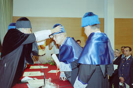 Investidura como Doctor "Honoris Causa" de D. Alberto Dou i Mas de Xexàs por la Universidad de Málaga. Salón de Actos del Rectorado. Mayo de 2002