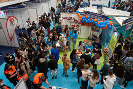 Stand del Centro de Magisterio María Inmaculada. Jornada de Puertas Abiertas de la Universidad de Málaga. Complejo Polideportivo Universitario. Marzo de 2022