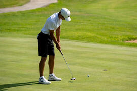 Jugada en el Campeonato Europeo de Golf Universitario en Antequera Golf. Antequera. Junio de 2019