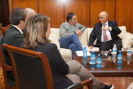 Elías Bendodo y Hamid Al-Naimiy en la reunión posterior a la firma del convenio con la Universidad de Sharjah, Emiratos Árabes. Palacio de la Marina. Noviembre de 2015