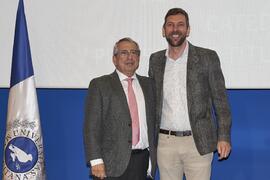 Toma de posesión de Rick Visser como profesor titular del Área de Fisiología de la Universidad de Málaga. Toma de posesión de nuevos catedráticos y profesores titulares de la Universidad de Málaga. Paraninfo. Noviembre de 2023