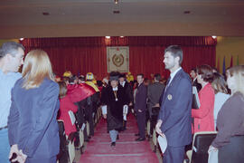 Investidura como Doctor "Honoris Causa" de D. Eduardo García de Enterría por la Universidad de Málaga. Paraninfo. Abril de 1999