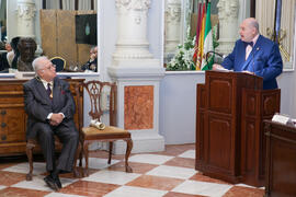 Intervención de Antonio Garrido Moraga en el nombramiento de Eugenio Chicano como miembro de la Real Academia de Bellas Artes de San Telmo. Salón de los Espejos, Ayuntamiento de Málaga. Septiembre de 2016