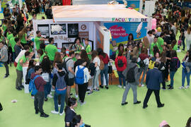 Estand de la Facultad de Turismo y de la facultad de Ciencias de la Educación. Jornadas de Puertas Abiertas de la Universidad de Málaga. Complejo Polideportivo Universitario. Abril de 2018