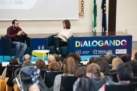 Susana Escudero y Aitor Sánchez en el coloquio "Dialogando para desmontar mitos sobre nutrición". Facultad de Medicina. Marzo de 2017