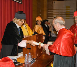 Investidura como Doctor "Honoris Causa" de D. Juan Antonio Carrillo Salcedo por la Universidad de Málaga. Salón de Actos de la Facultad de Derecho. Octubre de 2007