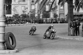 Carrera de motos del XIV Gran Premio Motociclista de Invierno de Málaga y II Premio Internacional Costa del Sol de Motociclismo. Parque de Málaga. Febrero, 1963.