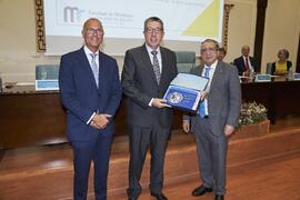 Entrega de premio extraordinario de doctorado a José Miguel Ramos Fernández. Celebración del 50 Aniversario de la Facultad de Medicina de la Universidad de Málaga. Facultad de Medicina. Octubre de 2022