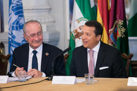 Francisco de la Torre y Álex Mejía. Presentación del Centro Internacional de Autoridades y Líderes. Ayuntamiento de Málaga. Julio de 2018
