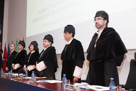 Mesa presidencial en la imposición de la Medalla de Oro de la Universidad de Málaga a la Universidad de Granada. Paraninfo. Diciembre de 2016