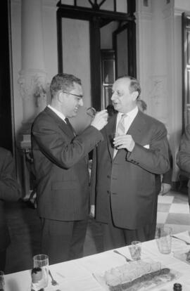 Francisco García Grana, alcalde de Málaga y Henry Stjernquist, alcalde de Copenhague en la visita a la ciudad de Málaga. Abril de 1963