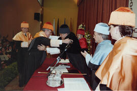 Investidura como Doctor "Honoris Causa" de D. Victorio Valle Sánchez por la Universidad de Málaga. Paraninfo. Enero de 1998