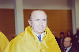 Investidura como Doctor "Honoris Causa" de D. Andrew Victor Schally por la Universidad de Málaga. Salón de Actos del Rectorado. Octubre de 2002