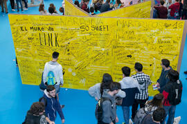El muro de "ver-Link". Jornadas de Puertas Abiertas de la Universidad de Málaga. Complejo Polideportivo Universitario. Marzo de 2017