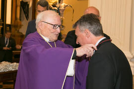 Entrega de medallas de la Cofradía de los Estudiantes. Misa de Lunes Santo. Iglesia de San Agustín. Abril de 2017