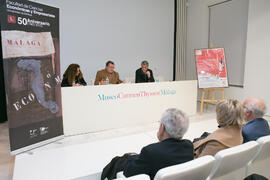 Rafael Vidal Delgado presenta la conferencia "El tiempo del Quijote", del Catedrático de Historia Económica Juan Francisco Zambrana. Sala de Conferencias del Museo Carmen Thyssen. Marzo de 2016