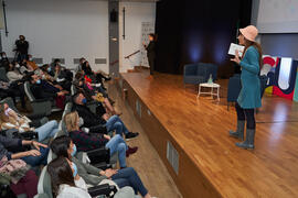 Raquel Haro. Dialogando sobre "cómo convertir tus dramas en una bonita historia". Facultad de Psicología y Logopedia de la Universidad de Málaga. Febrero de 2022