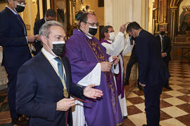 Entrega de medalla de la Cofradía de los Estudiantes. Misa de Lunes Santo. Iglesia de San Agustín. Abril de 2022