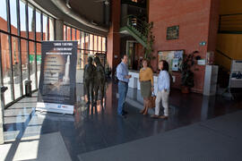 Hall de la Biblioteca General, lugar de la exposición "Libros y luz para el tercer milenio". Biblioteca General. Abril 2015