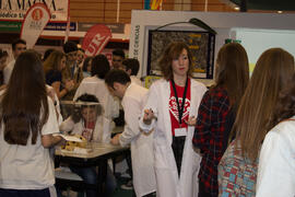 Estand de la Facultad de Ciencias. Jornadas de Puertas Abiertas de la Universidad de Málaga. Complejo Polideportivo Universitario. Abril de 2015